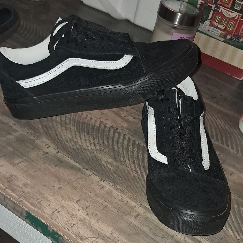 Vans Men's Black and White Sneakers